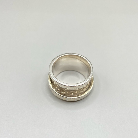 Silpada Hammered Gold Spinner Ring - Picture 5 of 8